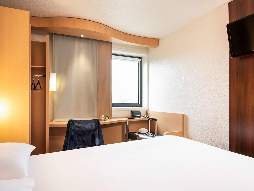 Отель Ibis Paris Кретей Экстерьер фото
