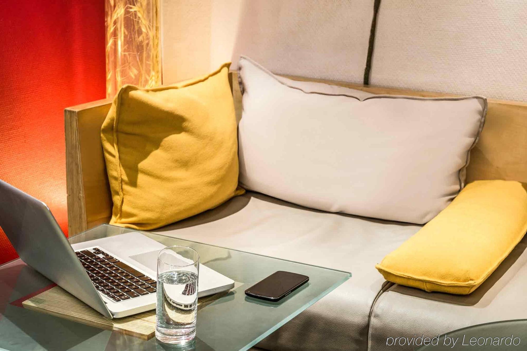 Отель Ibis Paris Кретей Экстерьер фото