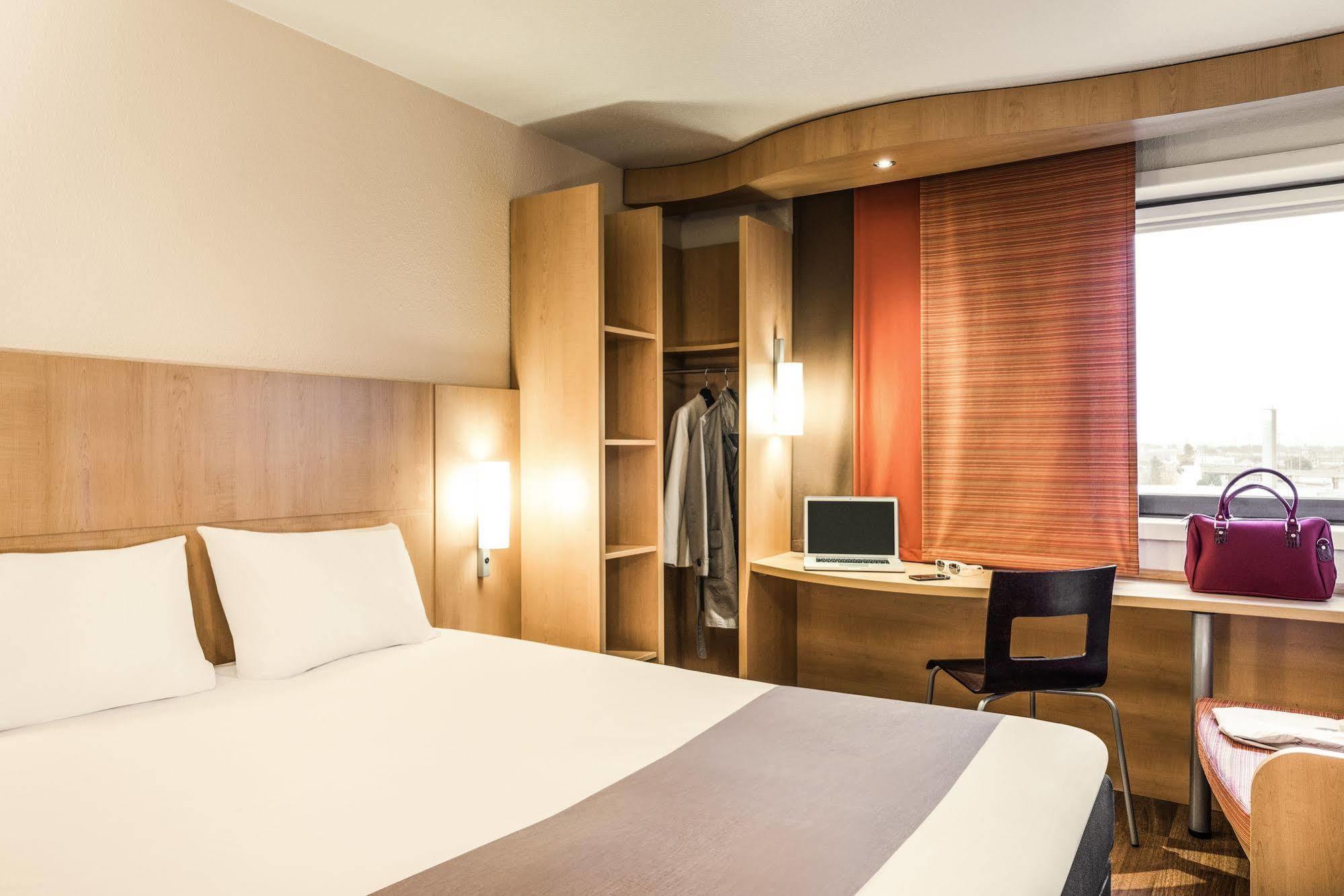 Отель Ibis Paris Кретей Экстерьер фото
